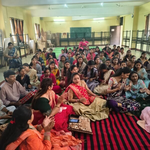 संस्कार सिटी कॉलेज में गरबा-डांडिया की धूम, भजनों से भक्तिमय हुआ माहौल