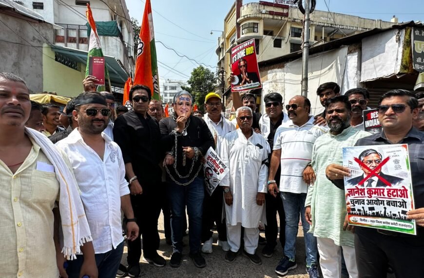 वोट बचाओ-देश बचाओ मार्च में शहर कांग्रेस का उग्र प्रदर्शन,&hellip;