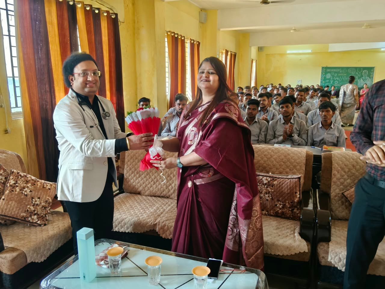संस्कार सिटी कॉलेज में न्यूरोलॉजिस्ट डॉ. अर्पित अग्रवाल ने विद्यार्थियों को किया जागरूक