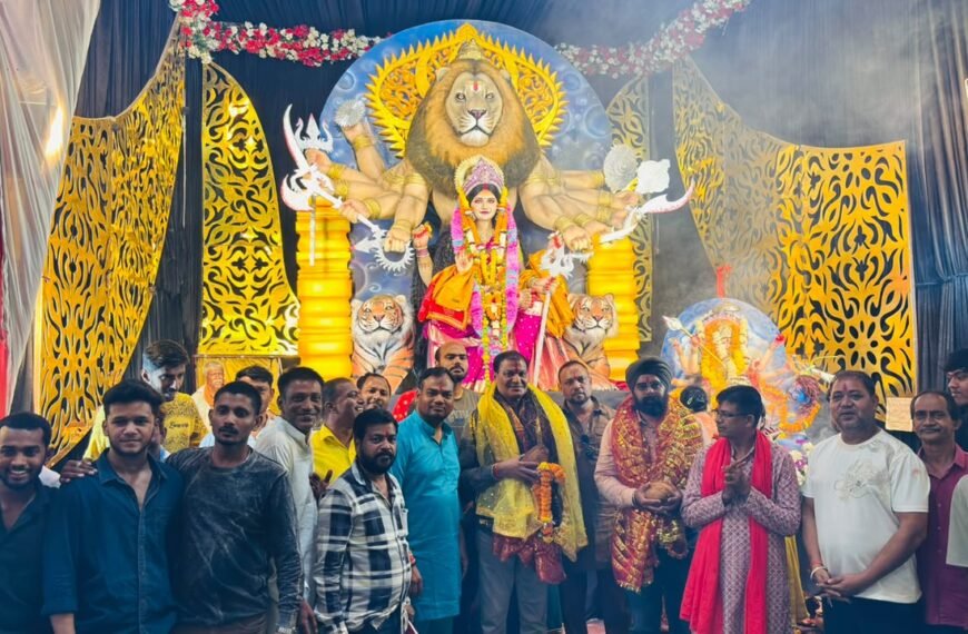 महापौर यादव ने विभिन्न दुर्गा पंडालों में किए माता के&hellip;