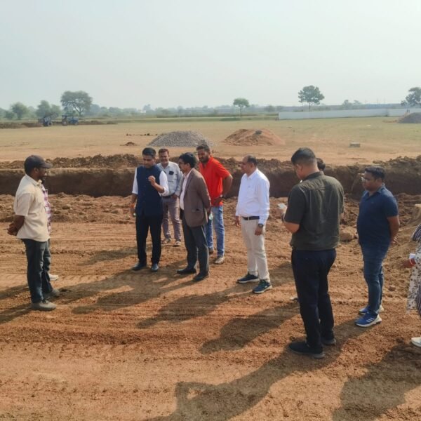 कलेक्टर जितेन्द्र यादव ने ग्राम सुंदरा में विकास कार्यों का किया औचक निरीक्षण