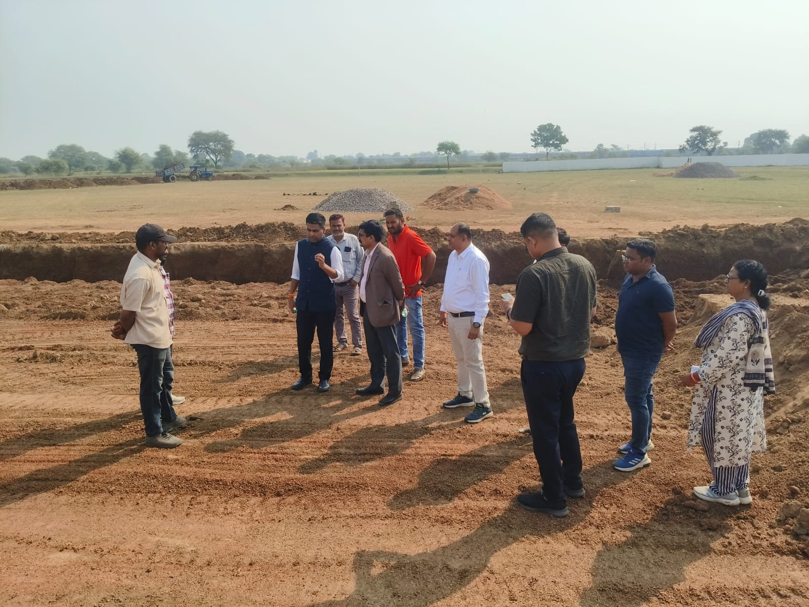 कलेक्टर जितेन्द्र यादव ने ग्राम सुंदरा में विकास कार्यों का किया औचक निरीक्षण