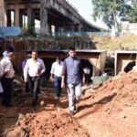 स्टेशनपारा रेलवे अंडरब्रिज : कलेक्टर ने देखा निर्माण कार्य, मार्च 2027 तक हर हाल में पूरा करने के दिए निर्देश