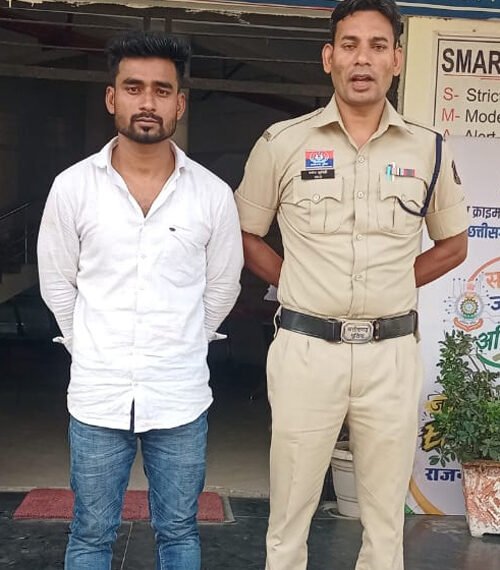 नेहरू कॉलेज रोड पर चाकू लहराकर लोगों को धमका रहा&hellip;