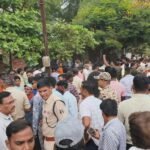 गोवंश हत्या मामला : आरोपितों की अवैध दुकानों पर चला बुलडोजर, गौरी नगर में मची गहमागहमी