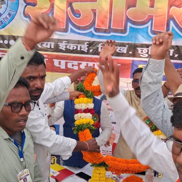 छुरिया में राजमिस्त्री संघ की विशाल पदयात्रा से गूंजा श्रमिकों के हक का मुद्दा, सात सूत्रीय मांगों पर सरकार का ध्यान आकर्षित